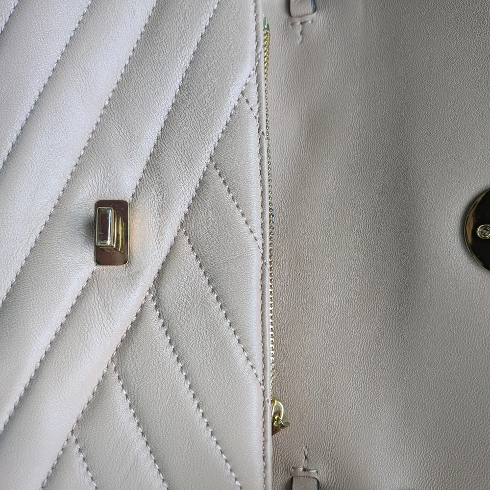 Tory Burch Logo Quilted Leather Crossbody - Light Beige with Gold Hardware - Picture 7 of 10